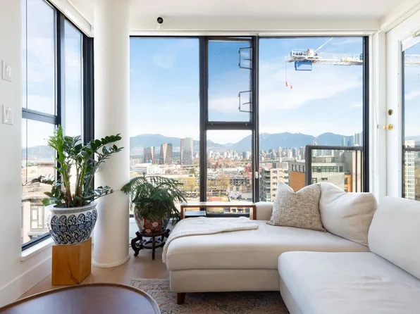1633 W 8th Ave #1101, Vancouver, BC V6J 5H7