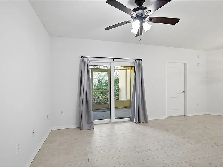 5090 Fairways Cir #H107 — Photo 6