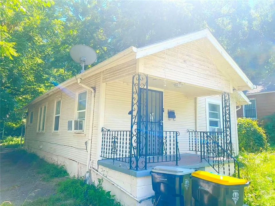 1st image of 3015 E 60th St