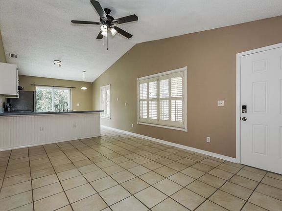 4th image of 23033 Clearwater Pl