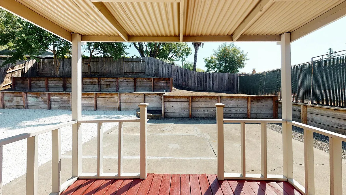 Building Photo - 451 Springvalley Dr