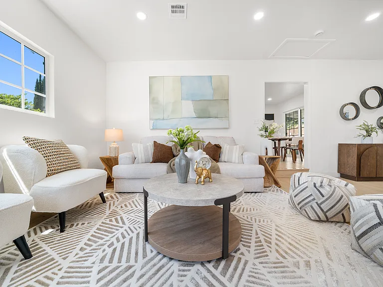 2035 Las Colinas Ave — Photo 14