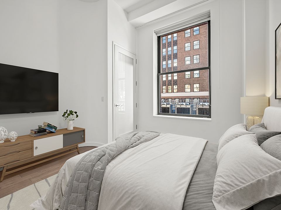 1st image of 11 E 36th St Rm 1102