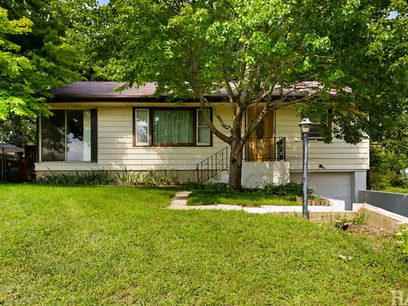 1012 W Elder Ave, McHenry, IL 60051