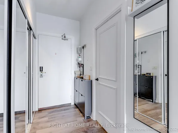 2737 Keele St #203, Toronto, ON M3M 2E9