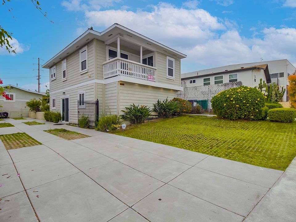 Upstairs unit with Balcony and 2 parking spaces