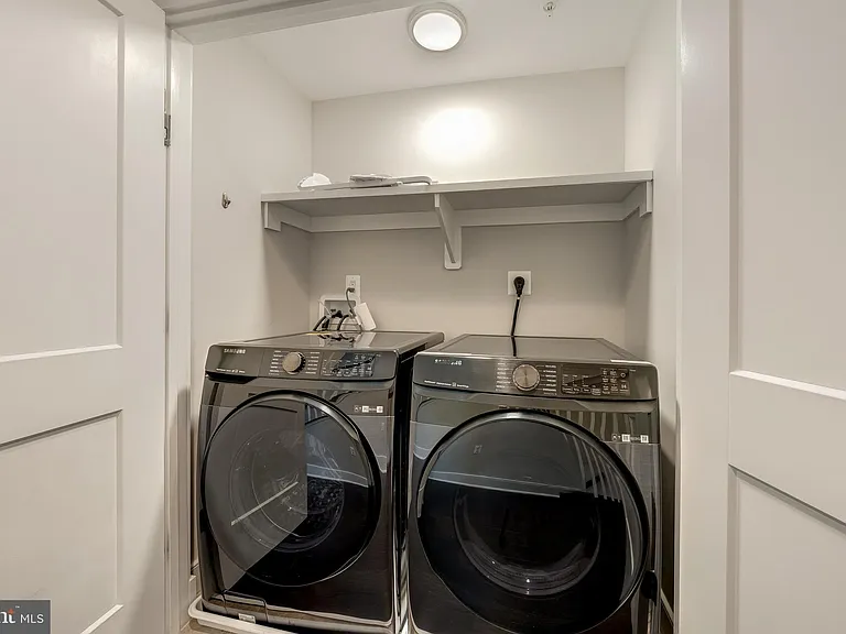 10326 Grosvenor Pl — Photo 44