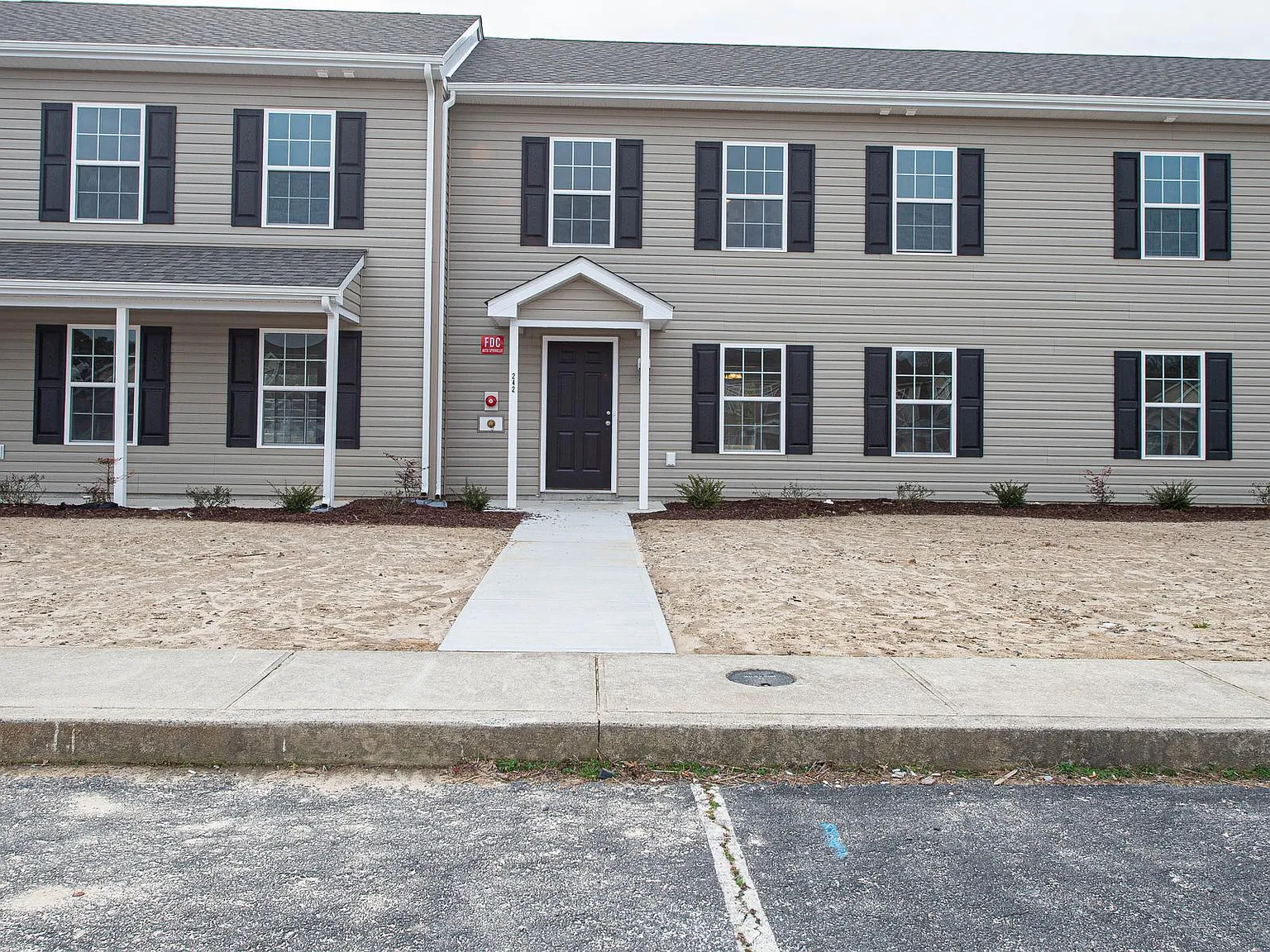 3 bed, 2.5 bath, 1304 sqft, $1,750 — Photo 1