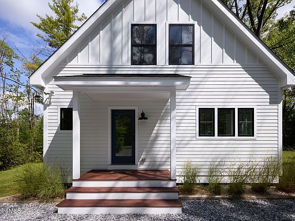 4th image of 4 Birch Ln