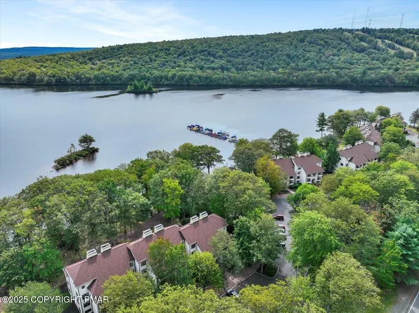 11 Midlake Dr #301, Lake Harmony, PA 18624