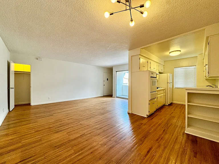 611 N Kings Rd #3 — Photo 3