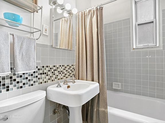 4th image of 10 Bethune St APT 2A