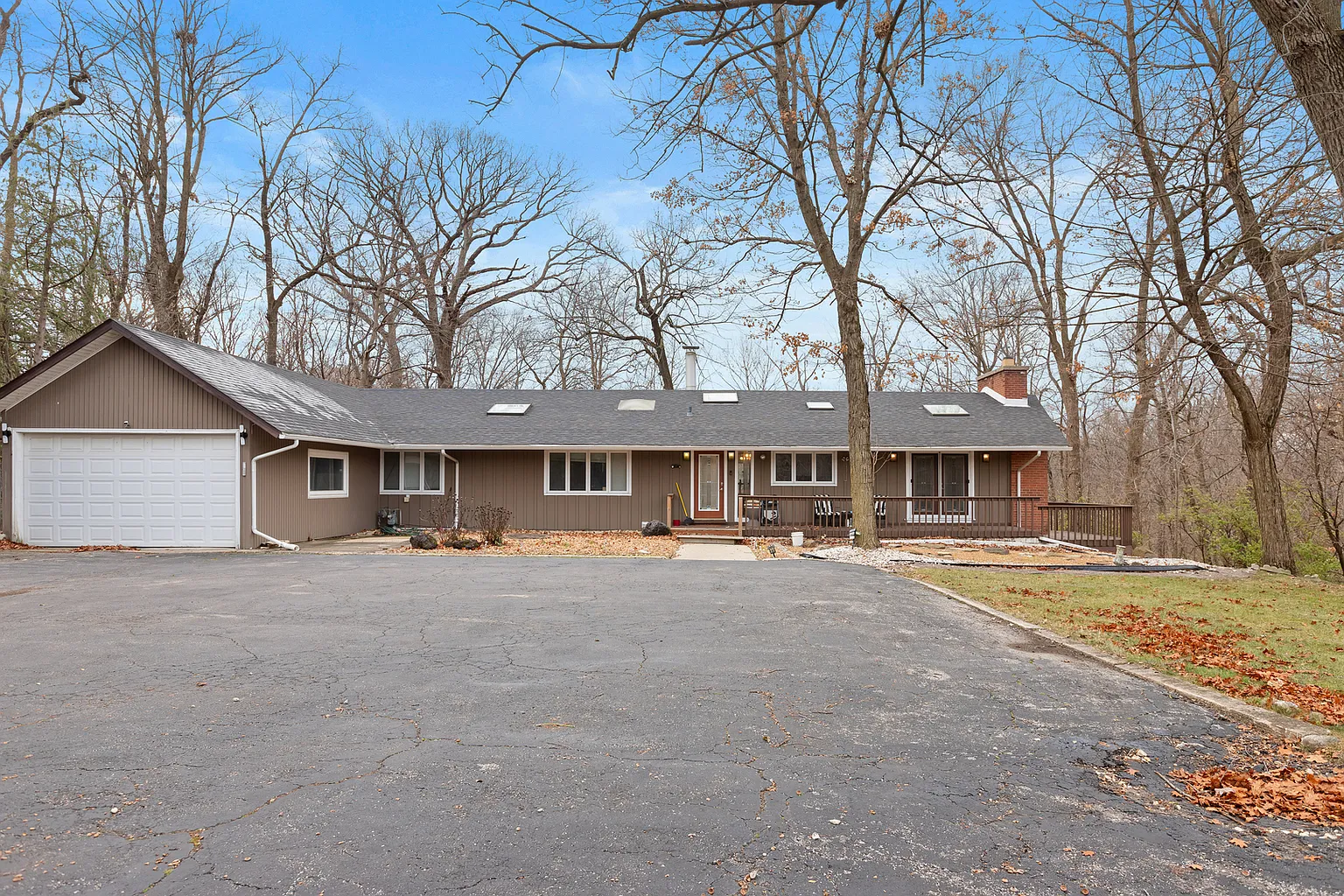 1010 Evergreen Cir photo 1