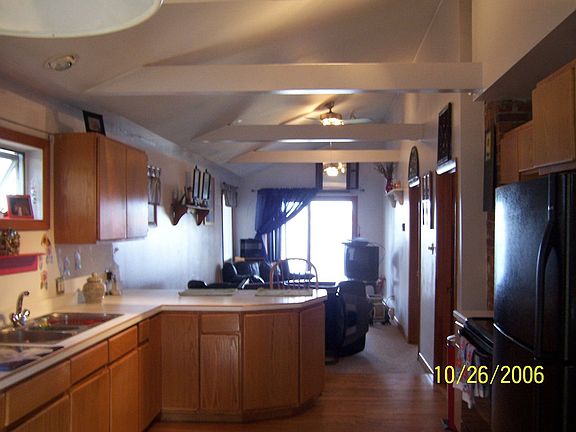 partial view of kitchen