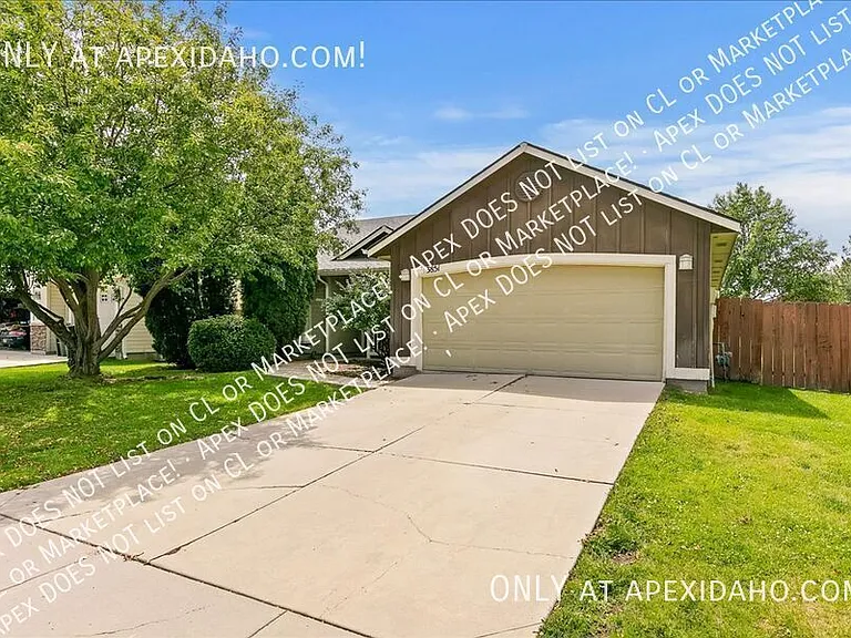 3851 N Lezana Ave — Photo 4