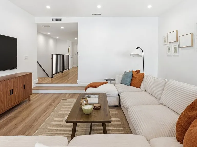 324 S Elm Dr #101 — Photo 6