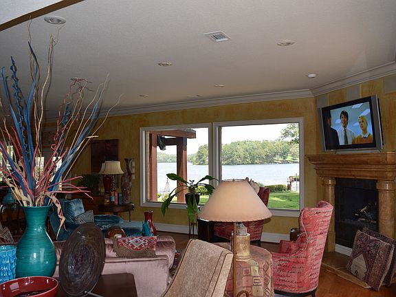 2nd image of 136 Parkwood Dr