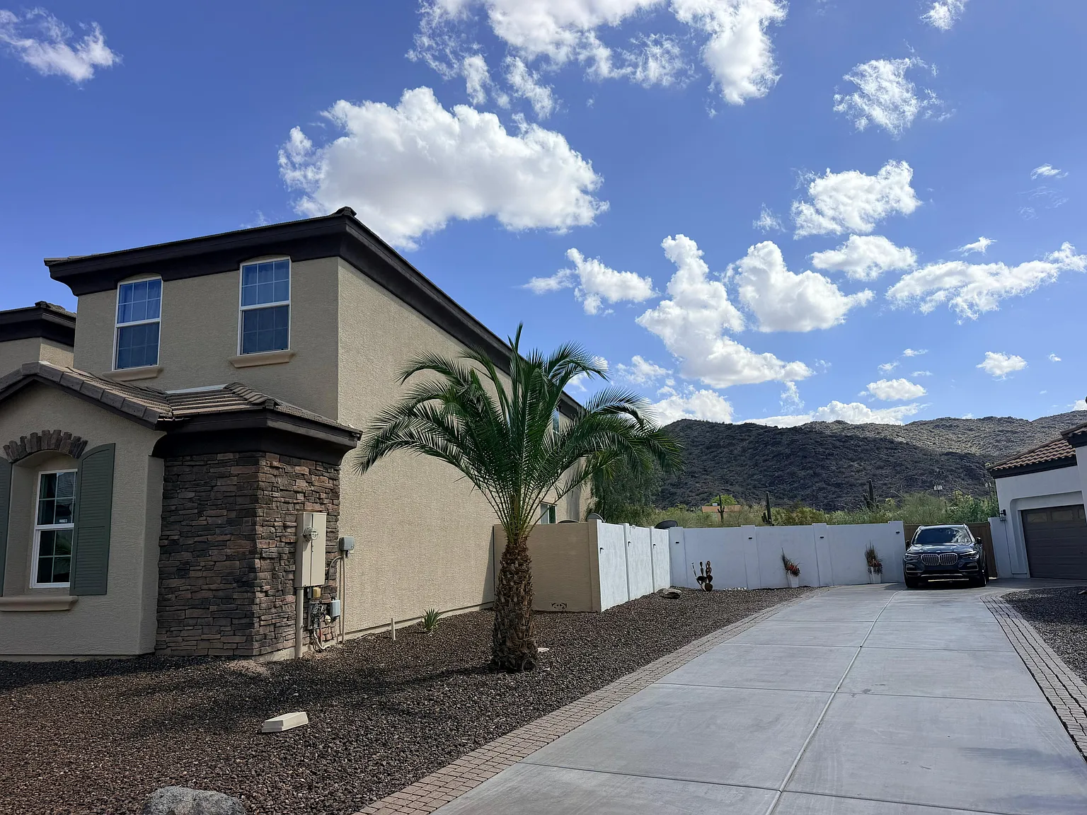 6 bed, 4689 sqft, $4,295 — Photo 2
