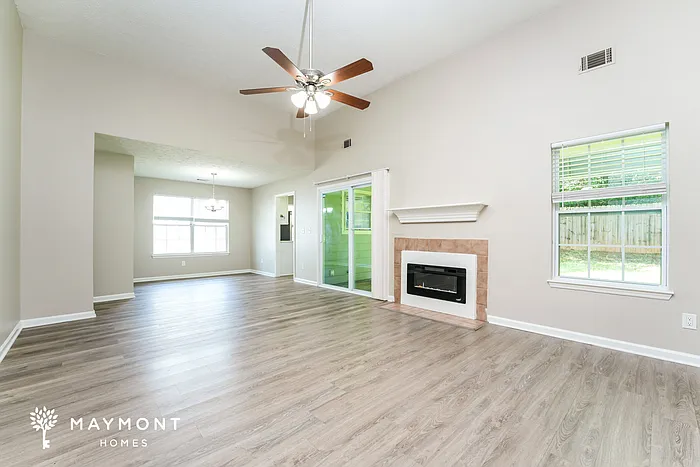 3 bed, 2.0 bath, 1418 sqft, $1,945 — Photo 4