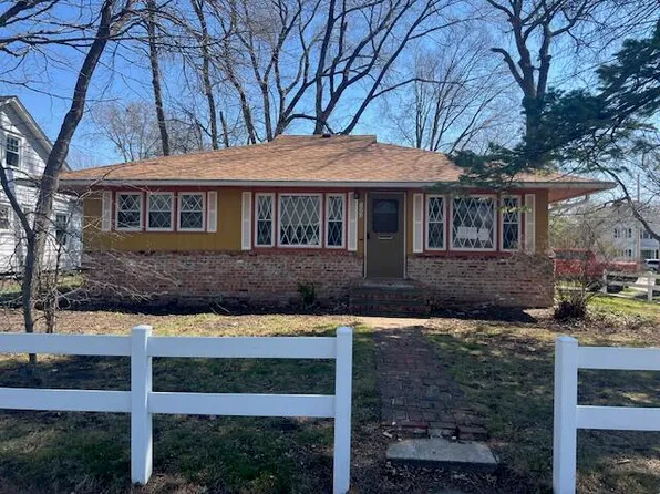 1003 10th St, Nevada, IA 50201