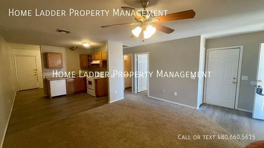 Great 3 Bedroom 2 Bath with a Garage in Arizona City! — Photo 2