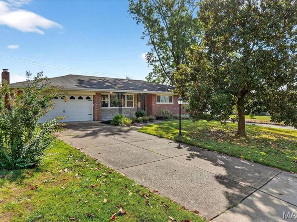 8948 Crest Oak Ln, Saint Louis, MO 63126