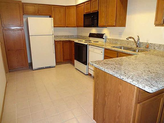 2nd image of 106 Carriage Dr #106