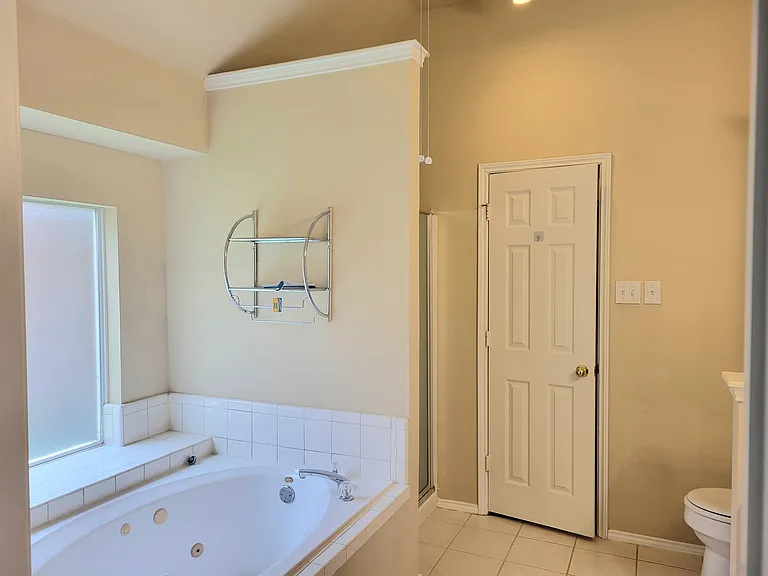 7905 Country Ridge Ln — Photo 2