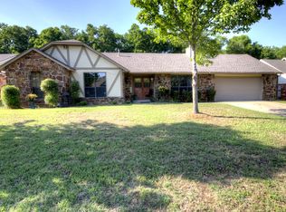 2604 Parkwood Dr, Claremore, OK 74017