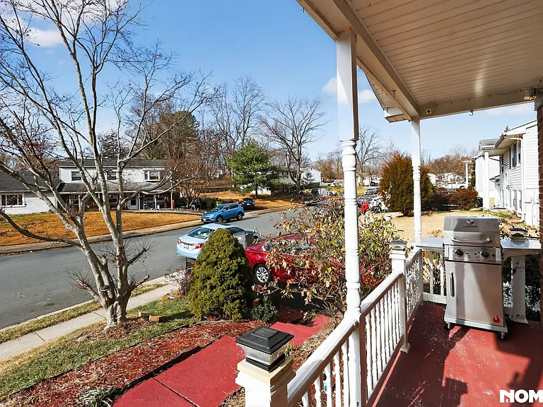 14714 Edgewater Dr — Photo 2