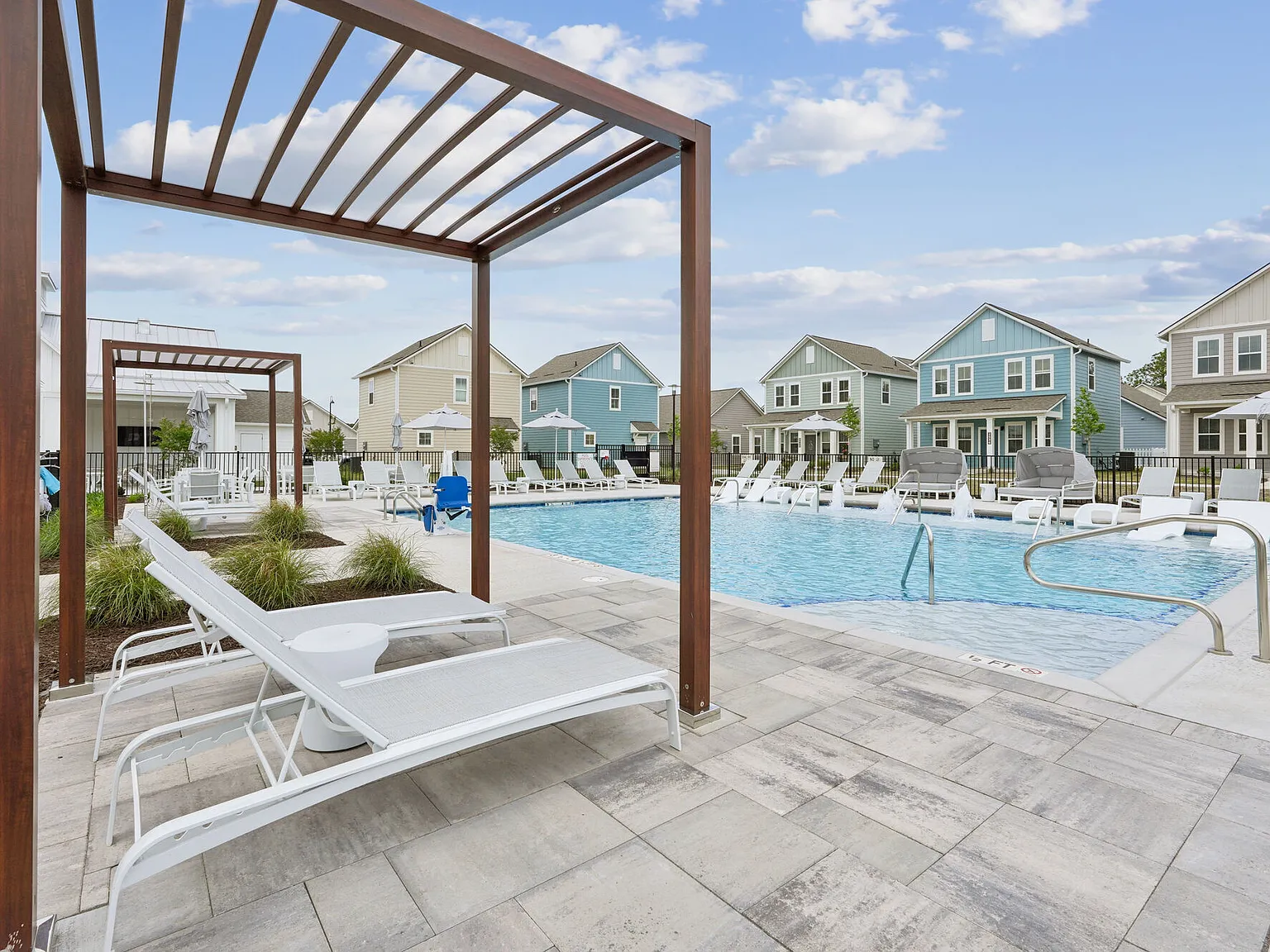 Hamlet Barclay West - Homes & Townhomes for Rent — Photo 4