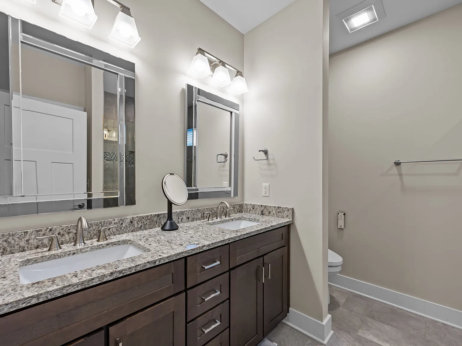3 bed, 2856 sqft, $4,700 — Photo 2