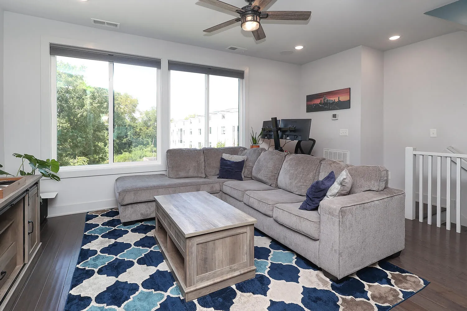 940 Cityscape Dr — Photo 3