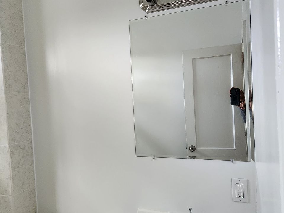 1st image of 342 Pine St NE #B