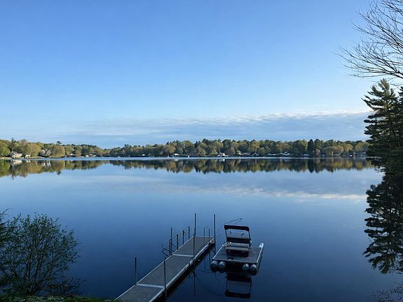 5th image of 271 Pond View Drive