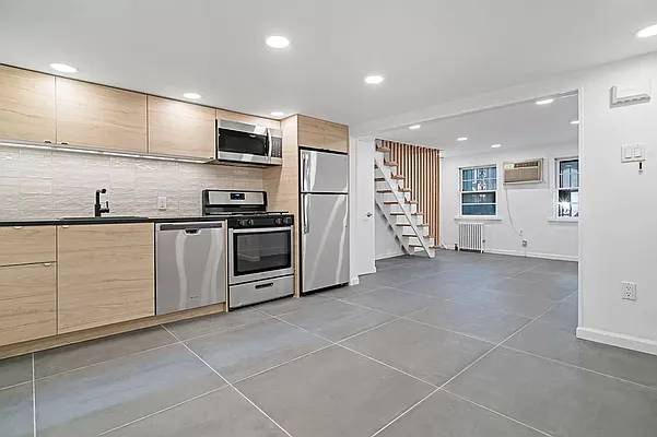 Rented by New York City Moves Team LLC | media 36