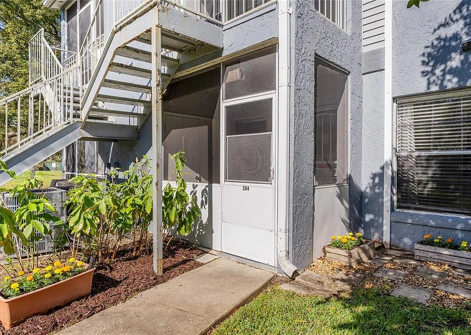 304 Northlake Dr