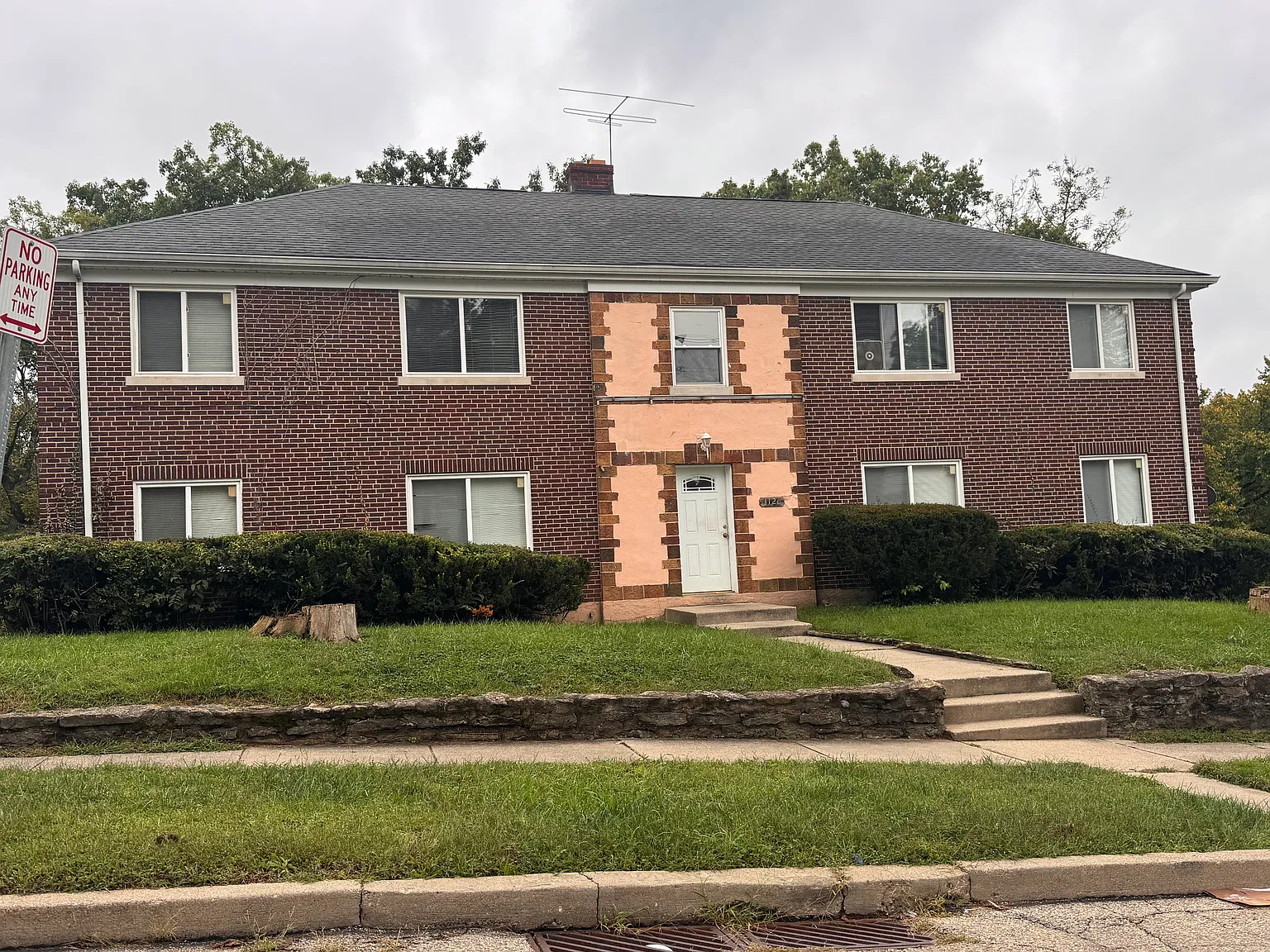 2 bed, 900 sqft, $950 — Photo 1