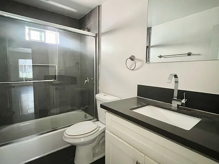 4020 Stevely Ave — Photo 5