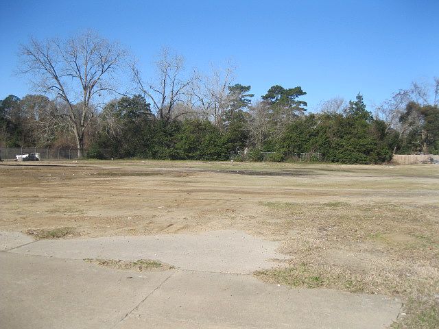 1st image of 404 N Veterans Blvd