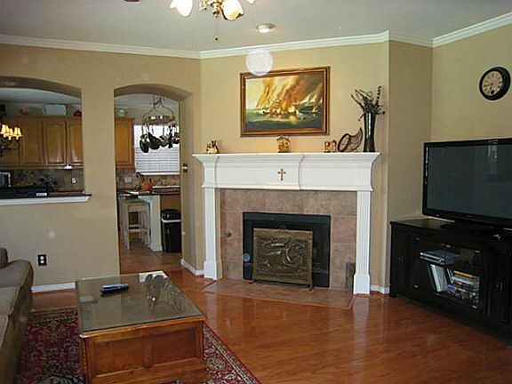 5th image of 2104 Fleming Dr