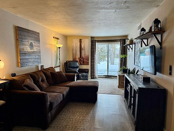 2nd image of 176 Maple Ave APT 4-6