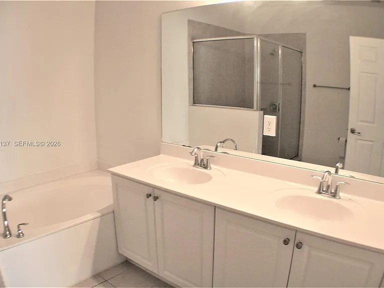 202 Las Brisas Cir — Photo 8