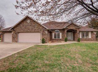 610 N Persimmon Dr, Nixa, MO 65714