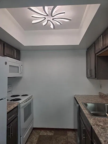 2 bed, 900 sqft, $995 — Photo 4
