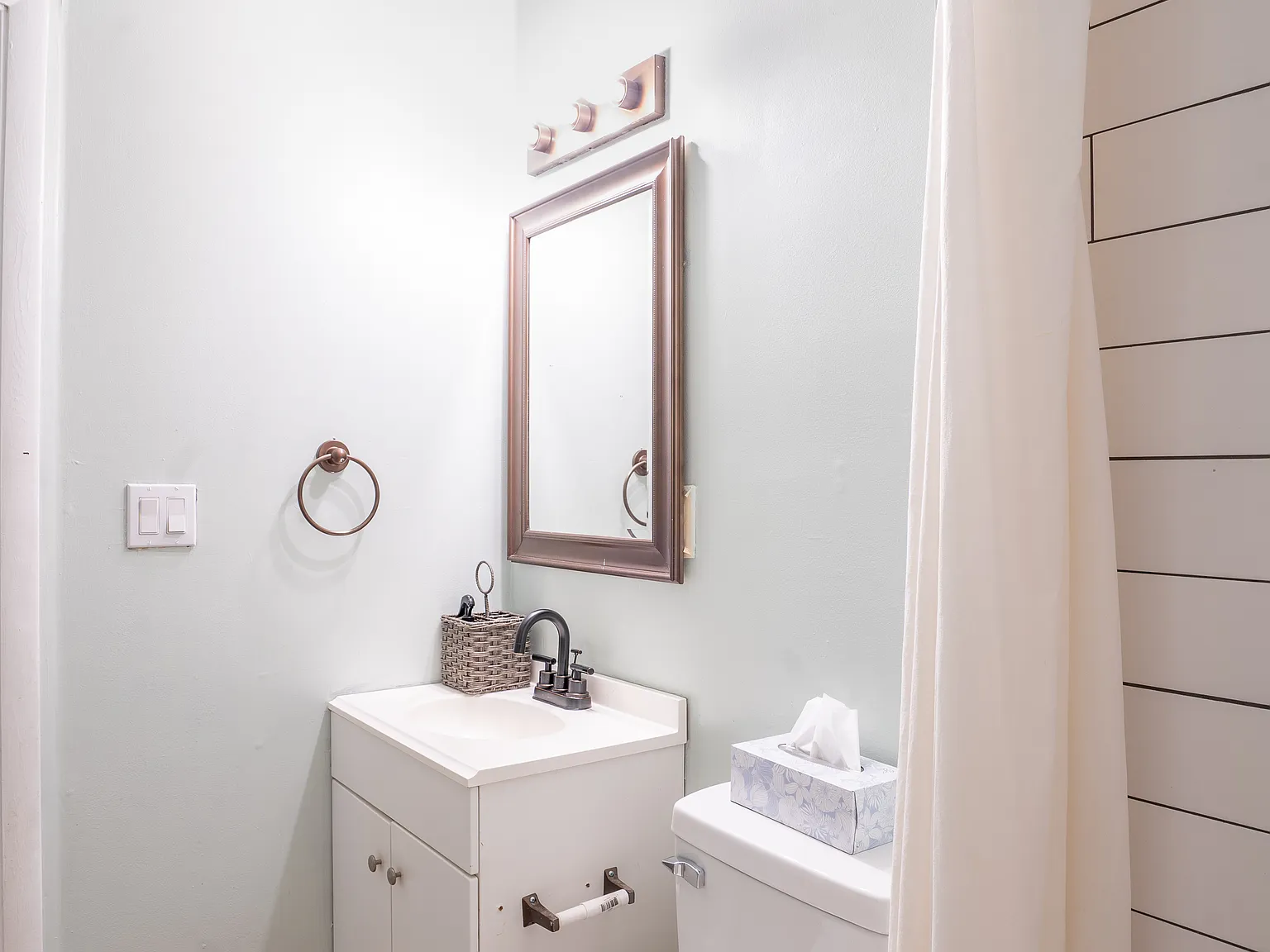 2 bed, 750 sqft, $2,400 — Photo 2