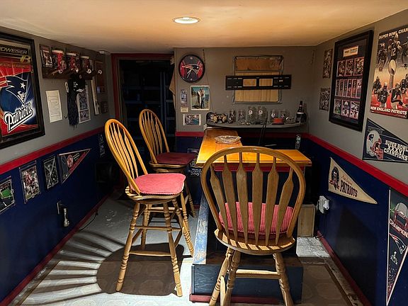 5th image of 99 Leland Rd