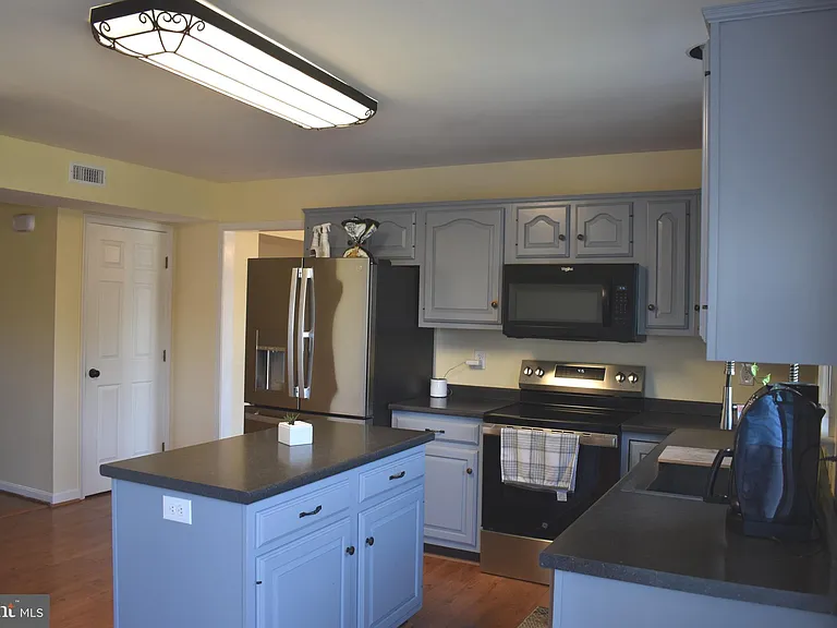 2174 E Greenleaf Dr — Photo 7