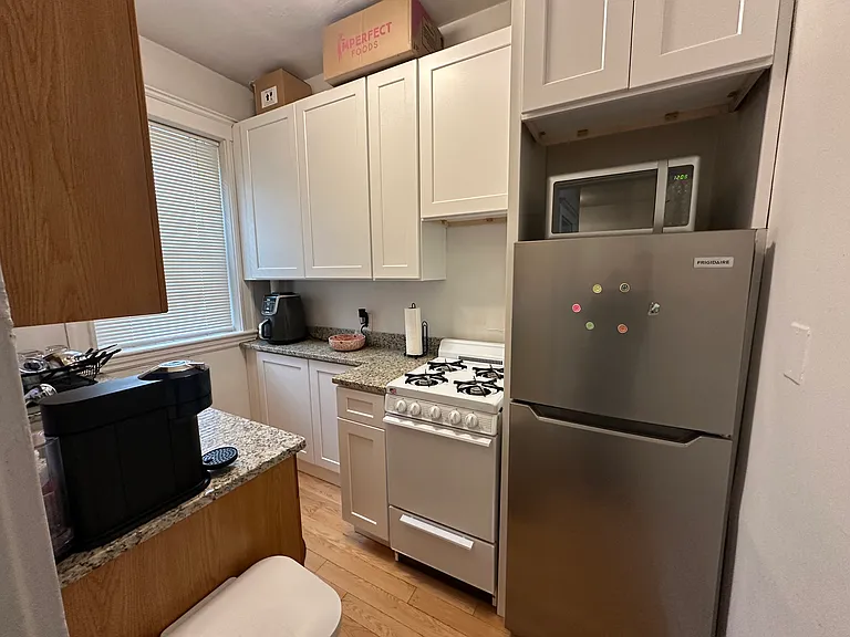 1572 Commonwealth Ave — Photo 3