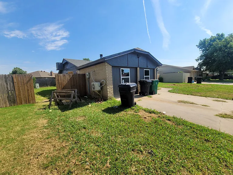 1109 SW 101st St — Photo 46